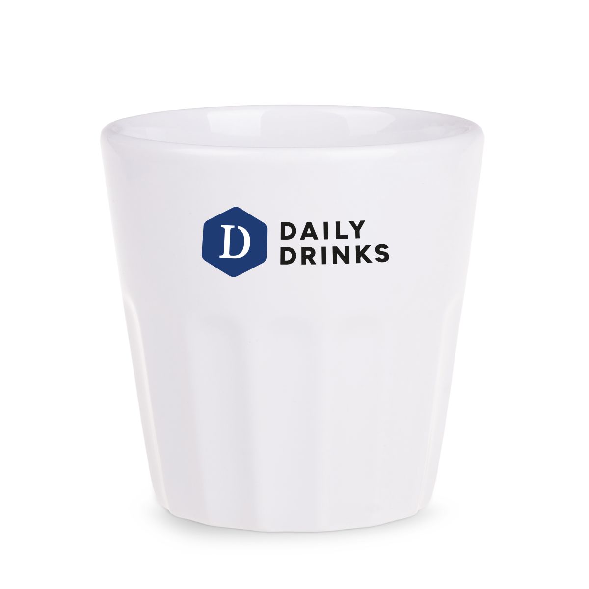Noble beker 26 cl. porselein met meerkleurig DailyDrinks logo op vooraanzicht.