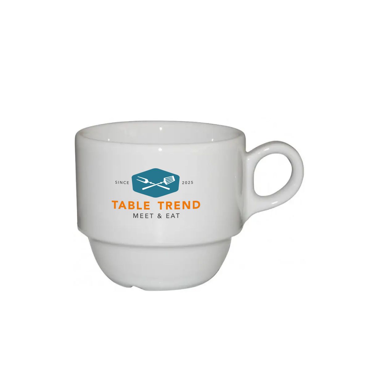 Witte Legio koffie kop 16 cl. porselein met meerkleurig TableTrend-logo op het voorvlak.
