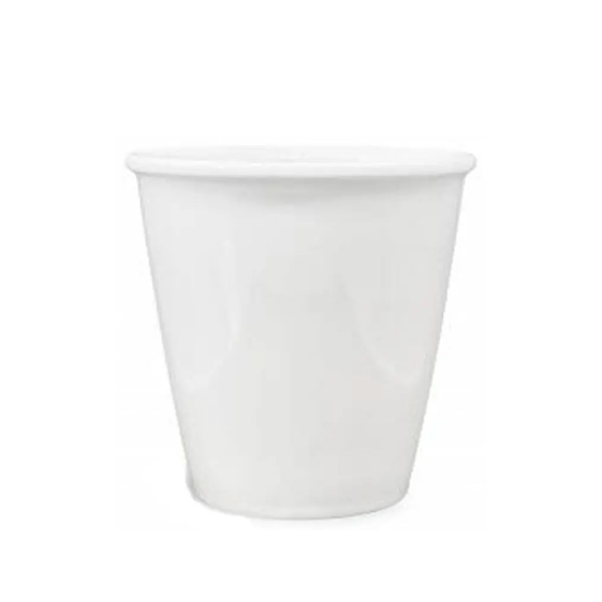 Vooraanzicht van papercup porseleinen 24 cl. met cilindrische vorm en egale witte afwerking. Vooraanzicht van papercup porseleinen 24 cl. met cilindrische vorm en egale witte afwerking.
