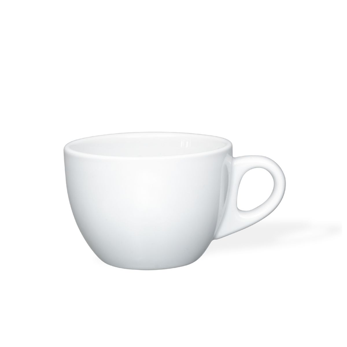 Porseleinen koffiekop van 15 cl. in wit, afgebeeld in vooraanzicht met klassiek model.