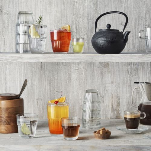 Barshine Tumbler 50 cl. in gebruik op plank in sfeervolle ruimte.