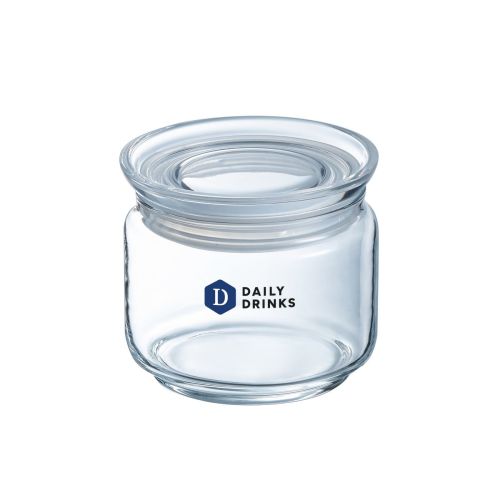 Glazen pot van 0,5 liter met deksel en DailyDrinks-logo in kleur op het vooraanzicht van de voorraadpot.