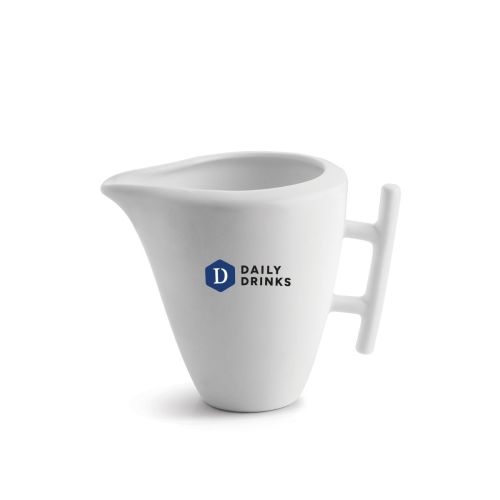 Witte kan Squito 23 cl van porselein met DailyDrinks logo in 2-4 kleuren op vooraanzicht.