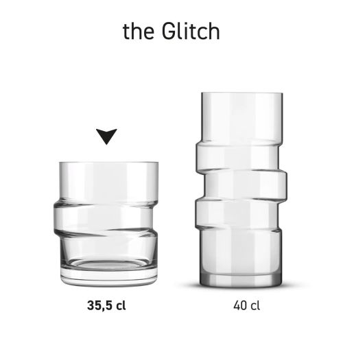 Serie van The Glitch tumbler glazen in transparant glas, naast elkaar gepresenteerd.