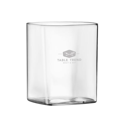 Vooraanzicht van de Top Class Tumbler vierkant 35 cl met subtiele TableTrend-gravure in het transparante glas.