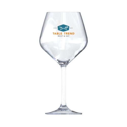 Detail van het Arome wijn 50 cl. glas met TableTrend-logo in meerdere kleuren centraal op de voorzijde. Detail van het Arome wijn 50 cl. glas met TableTrend-logo in meerdere kleuren centraal op de voorzijde.