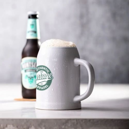 Gevulde bierpul Hamburg 70 cl. met bedrukt logo, geplaatst in sfeervolle setting op tafel. Gevulde bierpul Hamburg 70 cl. met bedrukt logo, geplaatst in sfeervolle setting op tafel.
