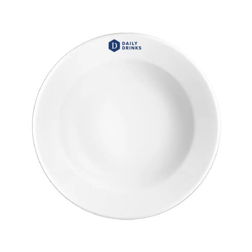 Bord Princip diep 23 cm met éénkleurig DailyDrinks-logo gecentreerd op het porseleinen oppervlak. Bord Princip diep 23 cm met éénkleurig DailyDrinks-logo gecentreerd op het porseleinen oppervlak.