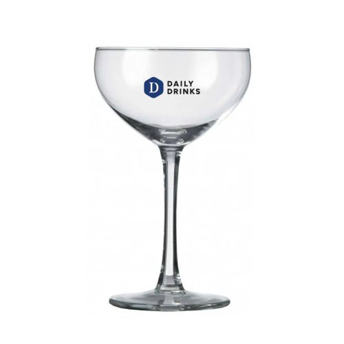 Champagnecoupe Specials 24 cl. met meerkleurig DailyDrinks-logo op de voorzijde van het transparante glas. Champagnecoupe Specials 24 cl. met meerkleurig DailyDrinks-logo op de voorzijde van het transparante glas.