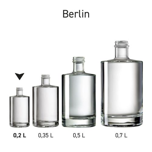 Overzicht van de Fles Berlin 0,2 liter glas als onderdeel van een serie met meerdere flesformaten. Overzicht van de Fles Berlin 0,2 liter glas als onderdeel van een serie met meerdere flesformaten.