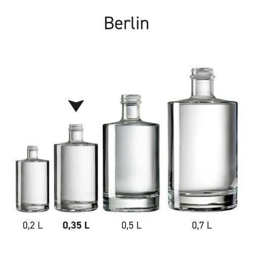 De Fles Berlin 0,35 liter glas gepresenteerd in een serie van meerdere formaten binnen dezelfde lijn. De Fles Berlin 0,35 liter glas gepresenteerd in een serie van meerdere formaten binnen dezelfde lijn.
