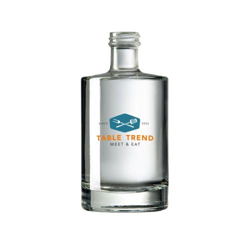 Glazen Fles Berlin 0,5 liter met meerkleurig TableTrend-logo op de voorzijde. Glazen Fles Berlin 0,5 liter met meerkleurig TableTrend-logo op de voorzijde.