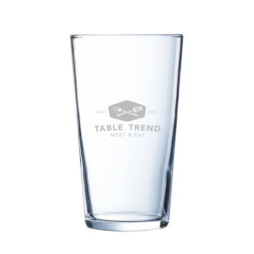 Gravure van TableTrend zichtbaar op de voorzijde van Glas Conique 47 cl. helder glas.