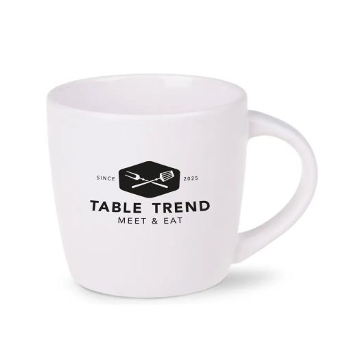 Handy mok Wit 30 cl porselein in vooraanzicht met éénkleurig TableTrend logo gecentreerd op de mok. Handy mok Wit 30 cl porselein in vooraanzicht met éénkleurig TableTrend logo gecentreerd op de mok.