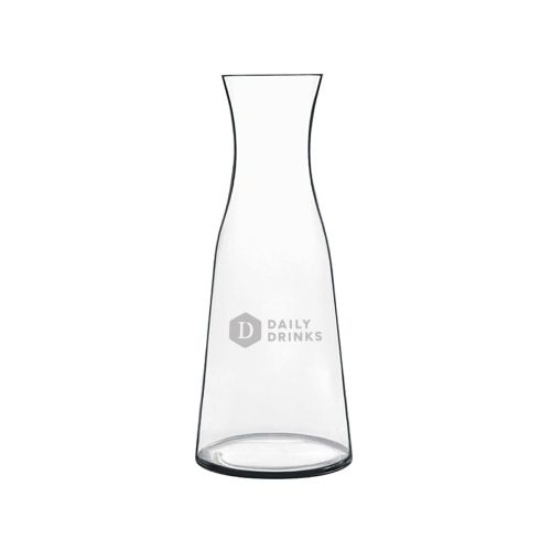 Karaf Atelier 0,5 liter van glas met fijn gegraveerd DailyDrinks-logo op het vooraanzicht.