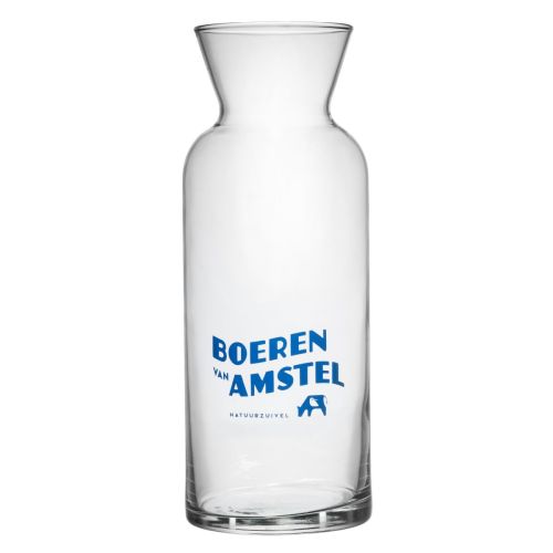 Karaf Village 1 liter glas met eenkleurig logo van Boeren van Amstel Natuurzuivel op het voorpaneel
