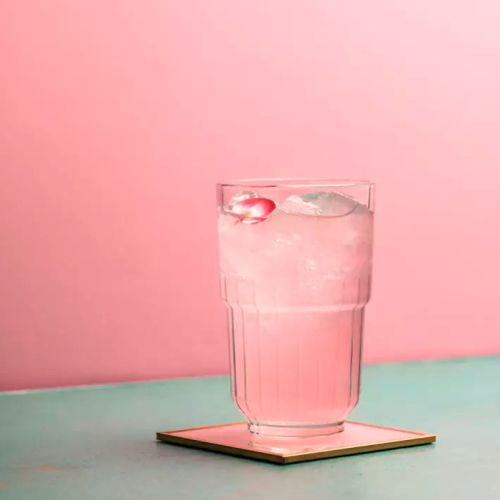 Gevuld Longdrinkglas Tarq 35 cl. in een sfeervolle setting