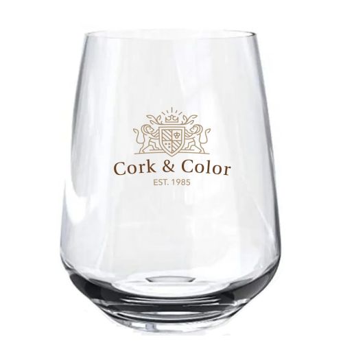 Glazen whiskyglas Mencia 47 cl. met meerkleurig CorkColor-logo op de voorzijde aangebracht. Glazen whiskyglas Mencia 47 cl. met meerkleurig CorkColor-logo op de voorzijde aangebracht.