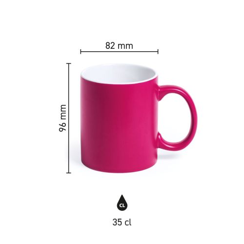 Infographic toont de productafmetingen van mok Lisa 35 cl. porselein met gekleurde buitenzijde. Infographic toont de productafmetingen van mok Lisa 35 cl. porselein met gekleurde buitenzijde.