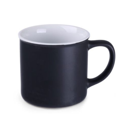 Zwart-witte keramieken mok Loft Supreme 31 cl. in frontaal aanzicht met glad oppervlak en rechte vorm. Zwart-witte keramieken mok Loft Supreme 31 cl. in frontaal aanzicht met glad oppervlak en rechte vorm.
