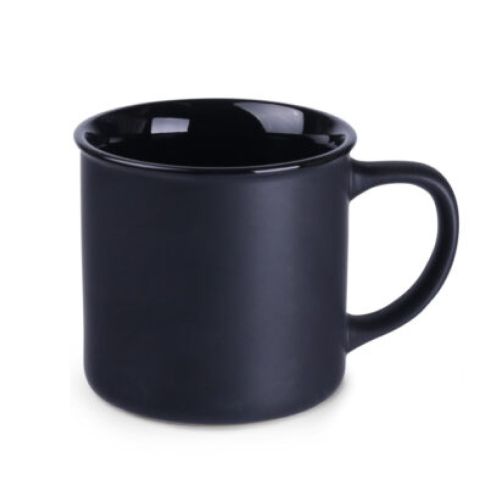 Zwarte keramieken mok Loft Supreme 31 cl. in frontaal aanzicht met glad oppervlak en rechte vorm. Zwarte keramieken mok Loft Supreme 31 cl. in frontaal aanzicht met glad oppervlak en rechte vorm.