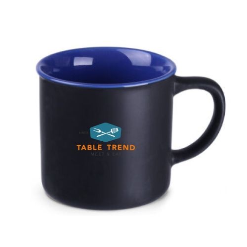 Mok Loft Supreme van 31 cl. met TableTrend-logo in meerdere kleuren op het keramische vooraanzicht. Mok Loft Supreme van 31 cl. met TableTrend-logo in meerdere kleuren op het keramische vooraanzicht.