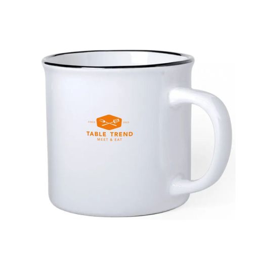 Mok Sinora 30 cl. met enkelkleurig TableTrend-logo gecentreerd op de voorzijde. Mok Sinora 30 cl. met enkelkleurig TableTrend-logo gecentreerd op de voorzijde.