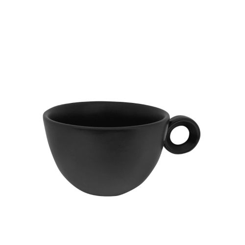 Vooraanzicht van matzwarte porseleinen Rondo Koffie kop 15 cl. met ronde vorm en klassiek oor. Vooraanzicht van matzwarte porseleinen Rondo Koffie kop 15 cl. met ronde vorm en klassiek oor.