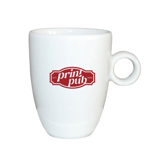 Porseleinen Rondo mok met rood logo van PrintPub op het vooraanzicht, gecentreerd onder de rand. Porseleinen Rondo mok met rood logo van PrintPub op het vooraanzicht, gecentreerd onder de rand.