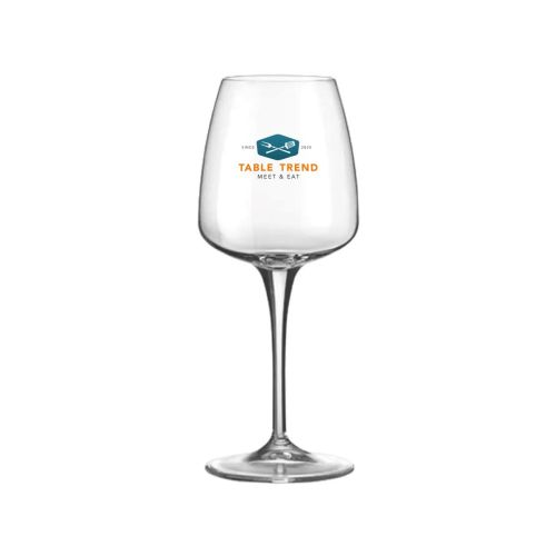 Full-colour bedrukking van TableTrend-logo op voorzijde van Aurum wijnglas 35 cl. Full-colour bedrukking van TableTrend-logo op voorzijde van Aurum wijnglas 35 cl.