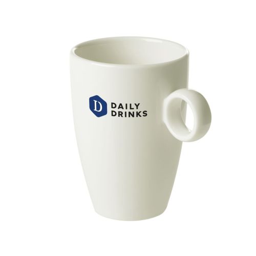 Vooraanzicht van Bart mok 23 cl porselein met meerkleurig DailyDrinks-logo. Vooraanzicht van Bart mok 23 cl porselein met meerkleurig DailyDrinks-logo.
