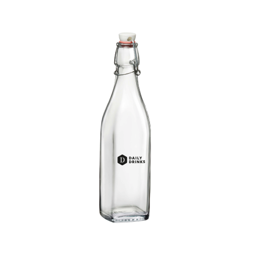 Vierkante beugelfles van 0,25 liter met zwart bedrukt DailyDrinks-logo in één kleur op de voorzijde. Vierkante beugelfles van 0,25 liter met zwart bedrukt DailyDrinks-logo in één kleur op de voorzijde.