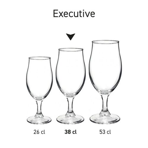 Serie Executive bierglazen naast elkaar gepresenteerd als productlijn. Serie Executive bierglazen naast elkaar gepresenteerd als productlijn.