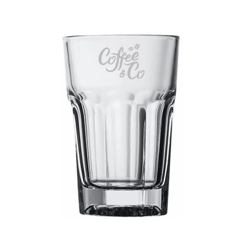 Gravure van CoffeeCo-logo zichtbaar op de voorzijde van een bierglas Hoegaarden 29 cl. Gravure van CoffeeCo-logo zichtbaar op de voorzijde van een bierglas Hoegaarden 29 cl.