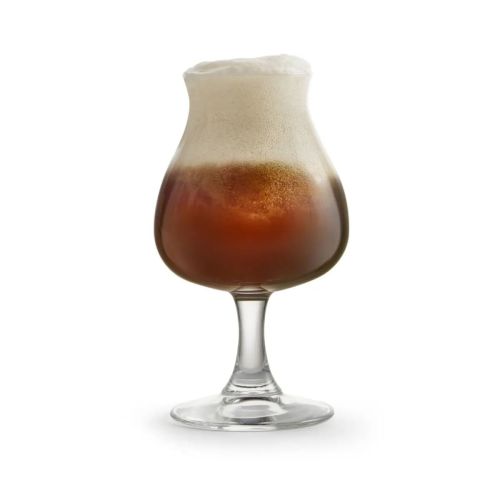 Gevuld bierglas Specials Tasting 25 cl op witte achtergrond, met goudkleurig bier en schuimlaag. Gevuld bierglas Specials Tasting 25 cl op witte achtergrond, met goudkleurig bier en schuimlaag.