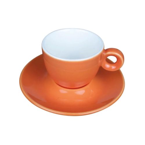 Vooraanzicht van Bola koffie 15 cl. set in oranje-wit porselein, met bolle vorm en glad oppervlak. Vooraanzicht van Bola koffie 15 cl. set in oranje-wit porselein, met bolle vorm en glad oppervlak.