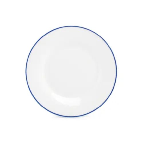 Rond bord van wit porselein met blauwe rand uit de Basic lijn, 15 cm doorsnee, recht van voren weergegeven. Rond bord van wit porselein met blauwe rand uit de Basic lijn, 15 cm doorsnee, recht van voren weergegeven.