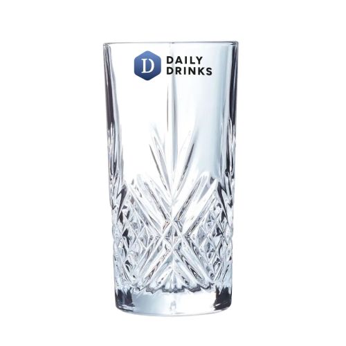Broadway Longdrinkglas 28 cl. met full-colour DailyDrinks-logo zichtbaar op het vooraanzicht. Broadway Longdrinkglas 28 cl. met full-colour DailyDrinks-logo zichtbaar op het vooraanzicht.