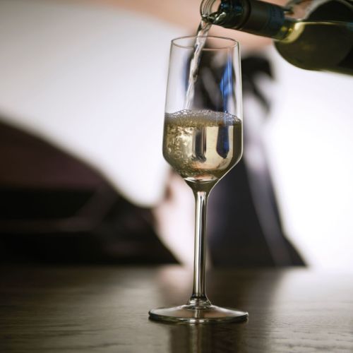 Sfeervolle setting met gevulde Carre champagneflute 22 cl. Sfeervolle setting met gevulde Carre champagneflute 22 cl.