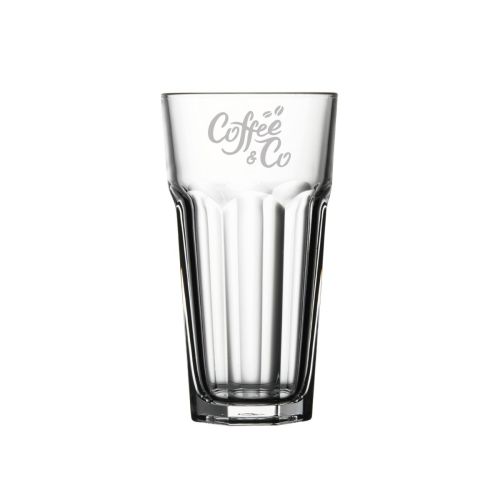 Casablanca Latte Hoog glas 28,5 cl. voorzien van gegraveerd CoffeeCo-logo op transparant oppervlak. Casablanca Latte Hoog glas 28,5 cl. voorzien van gegraveerd CoffeeCo-logo op transparant oppervlak.