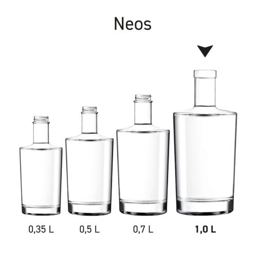 Meerdere Neos flessen van glas, opgesteld als productserie. Meerdere Neos flessen van glas, opgesteld als productserie.