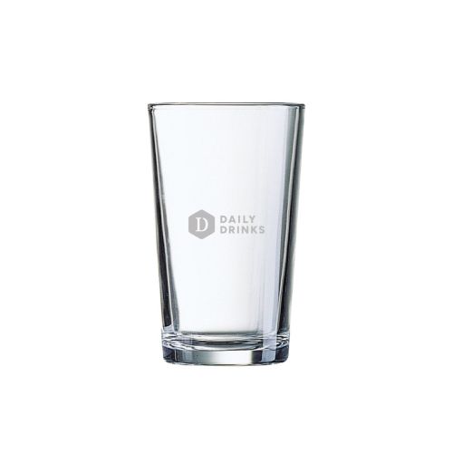 Glas Conique 8 cl met gegraveerd DailyDrinks-logo zichtbaar op de voorzijde. Glas Conique 8 cl met gegraveerd DailyDrinks-logo zichtbaar op de voorzijde.