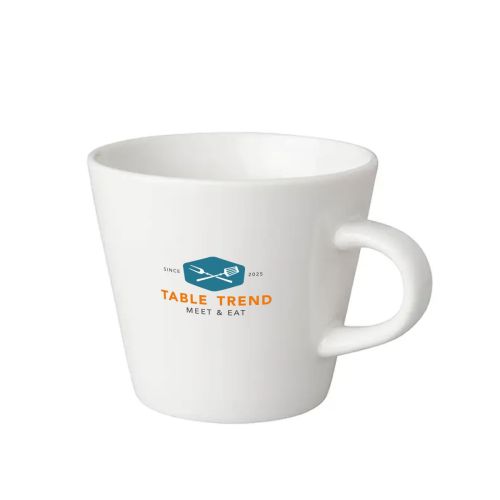 Witte koffiekop Neo Budgetline 19 cl. met meerkleurig TableTrend-logo op het vooraanzicht, porseleinen uitvoering. Witte koffiekop Neo Budgetline 19 cl. met meerkleurig TableTrend-logo op het vooraanzicht, porseleinen uitvoering.