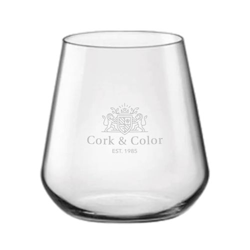 Mencia whiskyglas 35 cl. met gegraveerd CorkColor-logo op de voorzijde van het glasoppervlak. Mencia whiskyglas 35 cl. met gegraveerd CorkColor-logo op de voorzijde van het glasoppervlak.