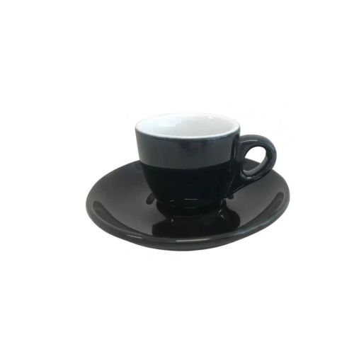 Style Espresso 7 cl SET van zwart-wit porselein, gepresenteerd in strak vooraanzicht. Style Espresso 7 cl SET van zwart-wit porselein, gepresenteerd in strak vooraanzicht.