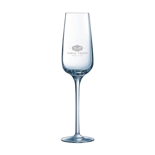 Sublym champagneglas 21 cl met gegraveerd TableTrend-logo zichtbaar op het vooraanzicht. Sublym champagneglas 21 cl met gegraveerd TableTrend-logo zichtbaar op het vooraanzicht.