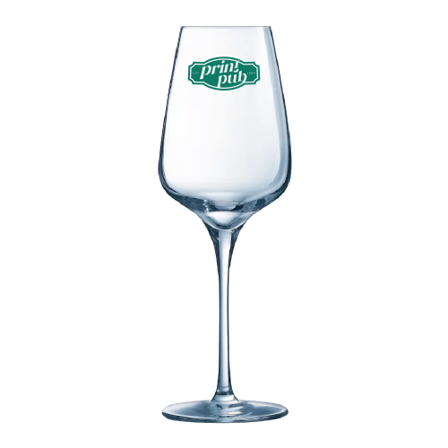 Sublym wijnglas 45 cl. met eenkleurig PrintPub-logo op de voorzijde van het transparante glas. Sublym wijnglas 45 cl. met eenkleurig PrintPub-logo op de voorzijde van het transparante glas.