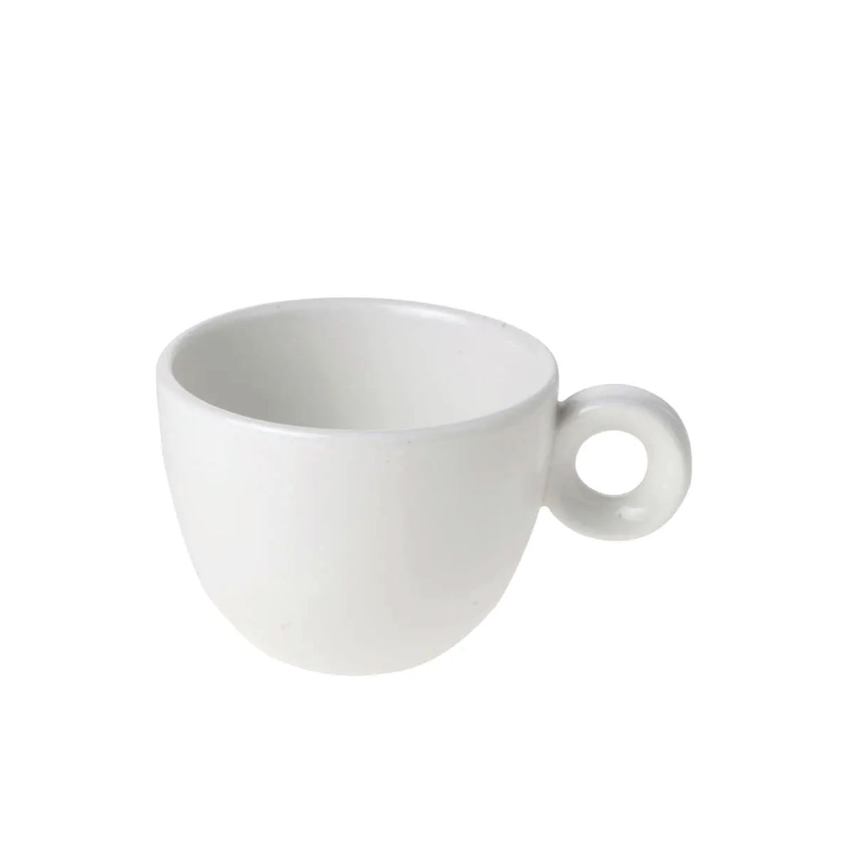 Vooraanzicht van de Bola koffiekop van 15 cl, uitgevoerd in wit porselein met afgeronde randen. Vooraanzicht van de Bola koffiekop van 15 cl, uitgevoerd in wit porselein met afgeronde randen.