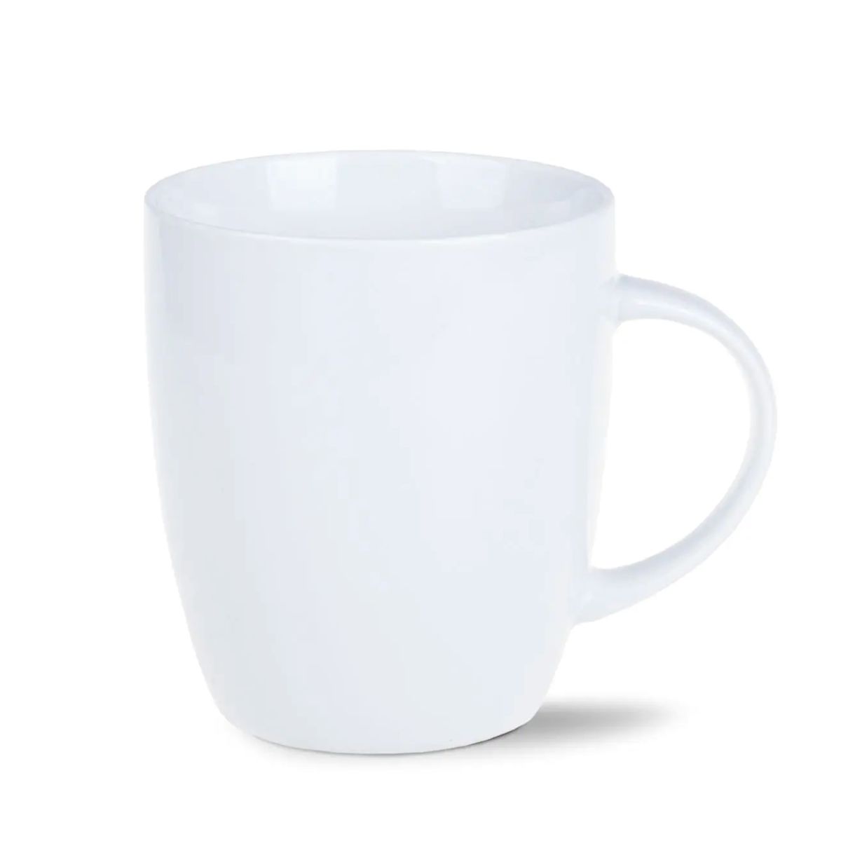 Vooraanzicht van de Mini Specta mok van 28 cl, uitgevoerd in wit porselein met rechte wand en oor. Vooraanzicht van de Mini Specta mok van 28 cl, uitgevoerd in wit porselein met rechte wand en oor.