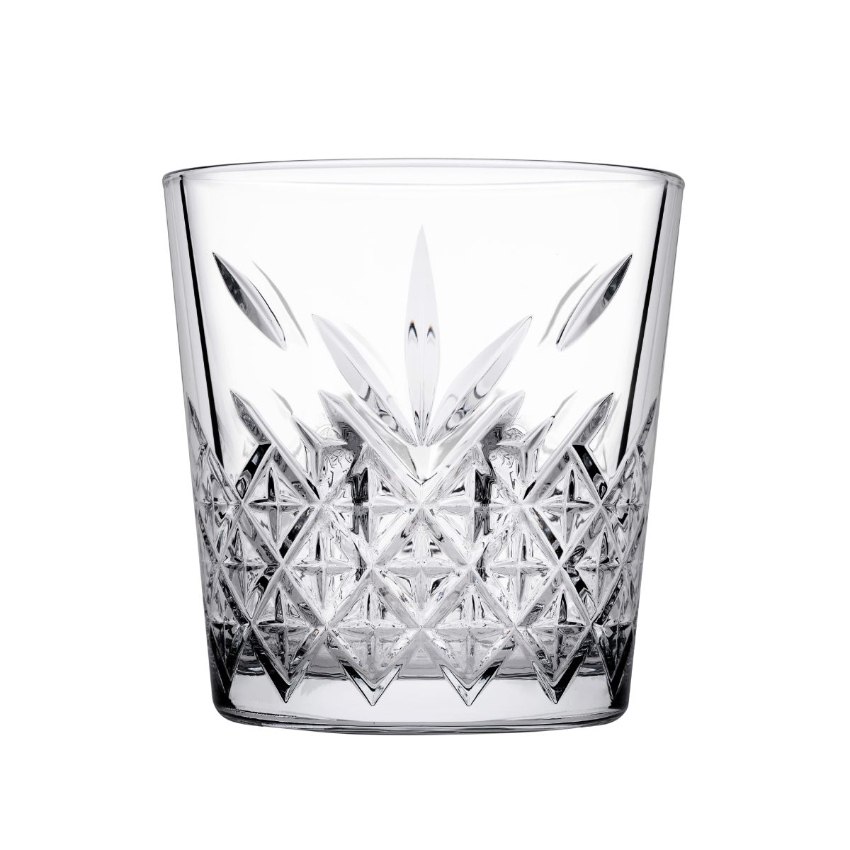 Recht vooraanzicht van het stapelbare Timeless whiskyglas met inhoud van 34,5 cl. en klassieke glasvorm. Recht vooraanzicht van het stapelbare Timeless whiskyglas met inhoud van 34,5 cl. en klassieke glasvorm.